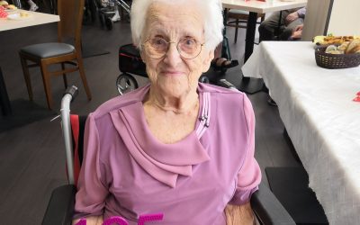 Klientka domova pro osoby se zdravotním postižením U Dubu oslavila 105. narozeniny